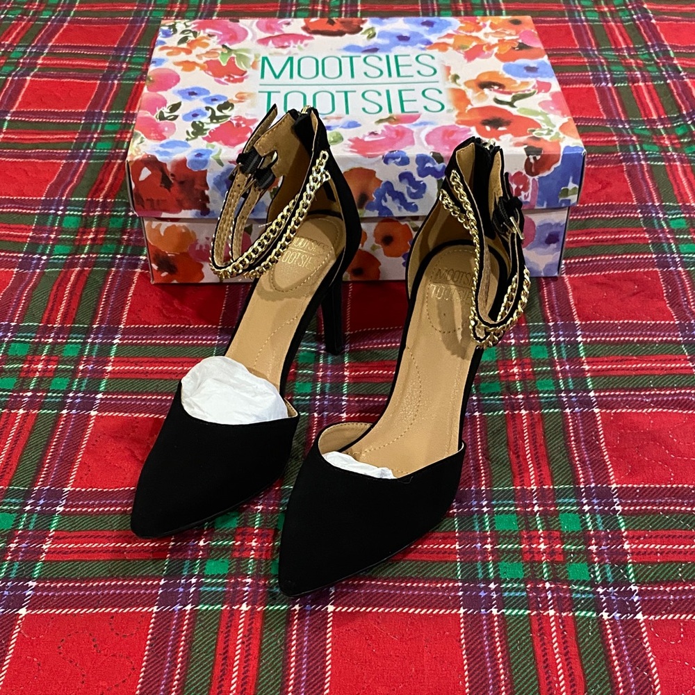 Mootsies Tootsies Black Heels with Chain Detail